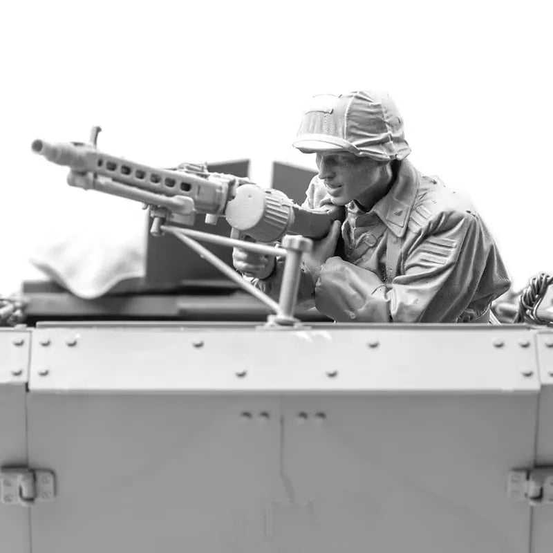 1/16 WWII German Panzer Crew Manning Turret Guns, Resin Model Figure Kit, Unassembled and Unpainted