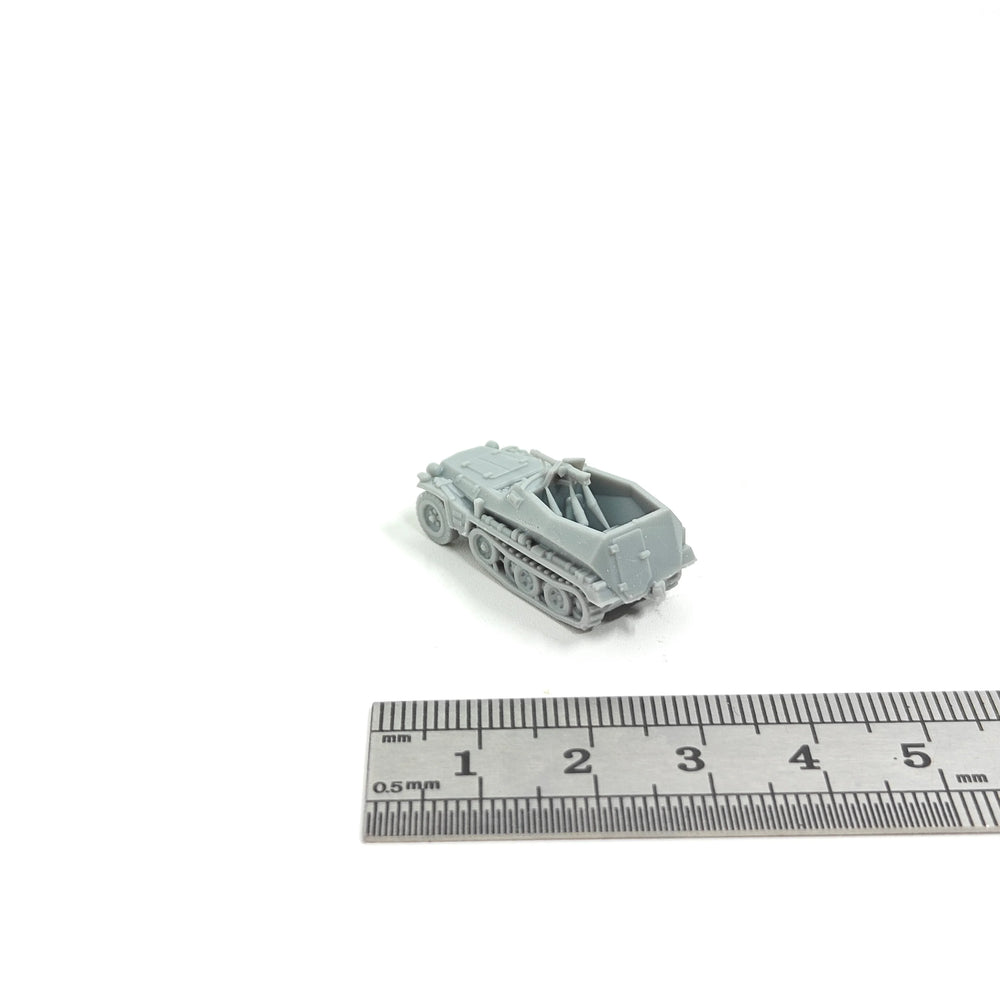 1/144 WWII Sd.Kfz.250/1 Armored Half-Track, Resin Model Vehicle Kit, Unassembled and Unpainted