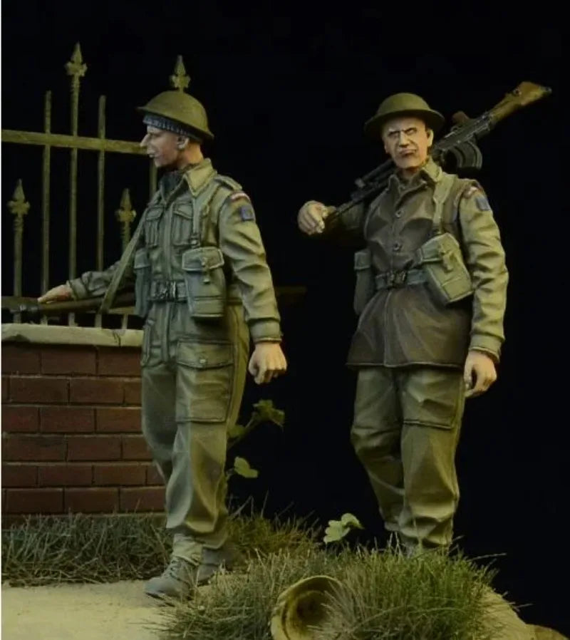 1/35 WWI British Infantry in Gas Masks, 2 Figures, Resin Model Figure Kit, Unassembled and Unpainted