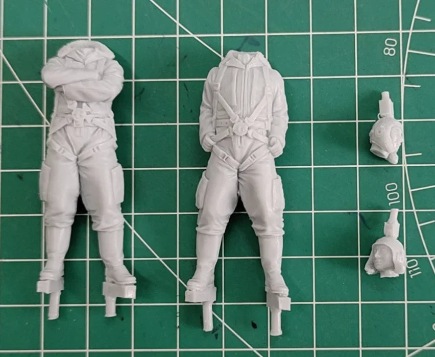 1/32 WWII German WWII Pilots, 2 Figures, Resin Model Figure Kit, Unassembled and Unpainted