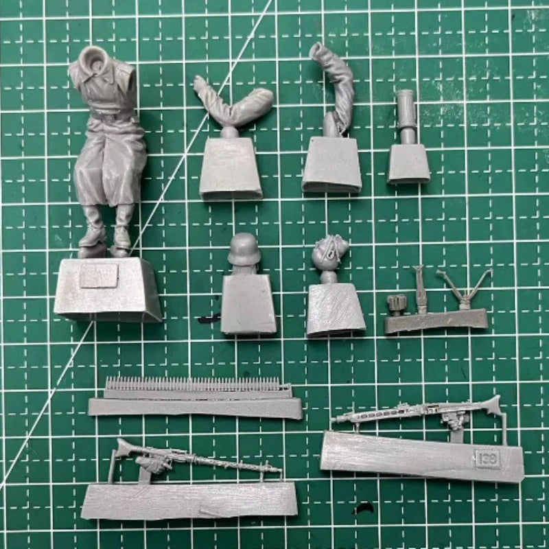 1/35 WWII German Infantryman with MG42, Resin Model Figure Kit, Unassembled and Unpainted