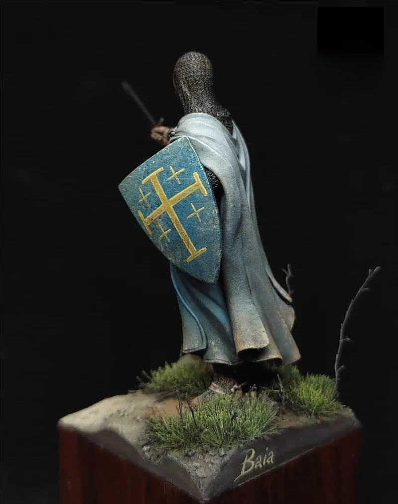 1/24 Medieval Crusader Knight with Blue Surcoat and Spear, 3 Figures, Resin Model Figure Kit, Unassembled and Unpainted