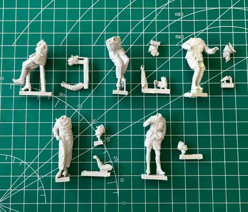 1/35 WWII German Panzer Tank Commander and Crew, 5 Figures, Resin Model Figure Kit, Unassembled and Unpainted