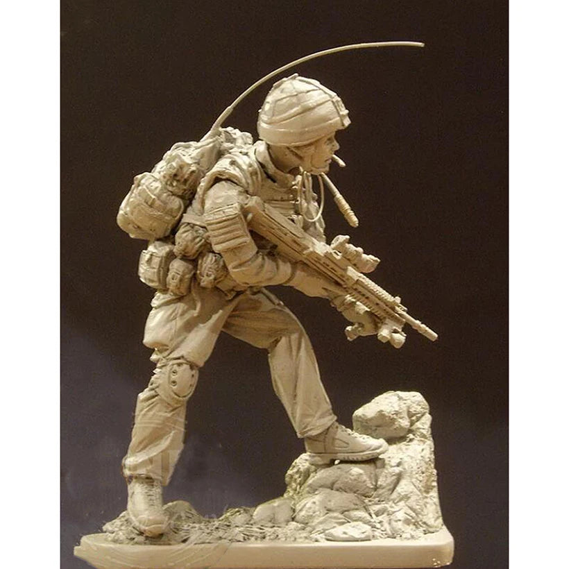 1/16 Modern Operator Kneeling with Assault Rifle, Resin Model Figure Kit, Unassembled and Unpainted
