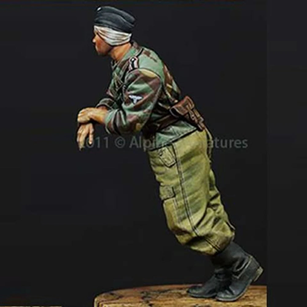 1/35 WWII German AFV Crew Member, Resin Model Figure Kit, Unassembled and Unpainted