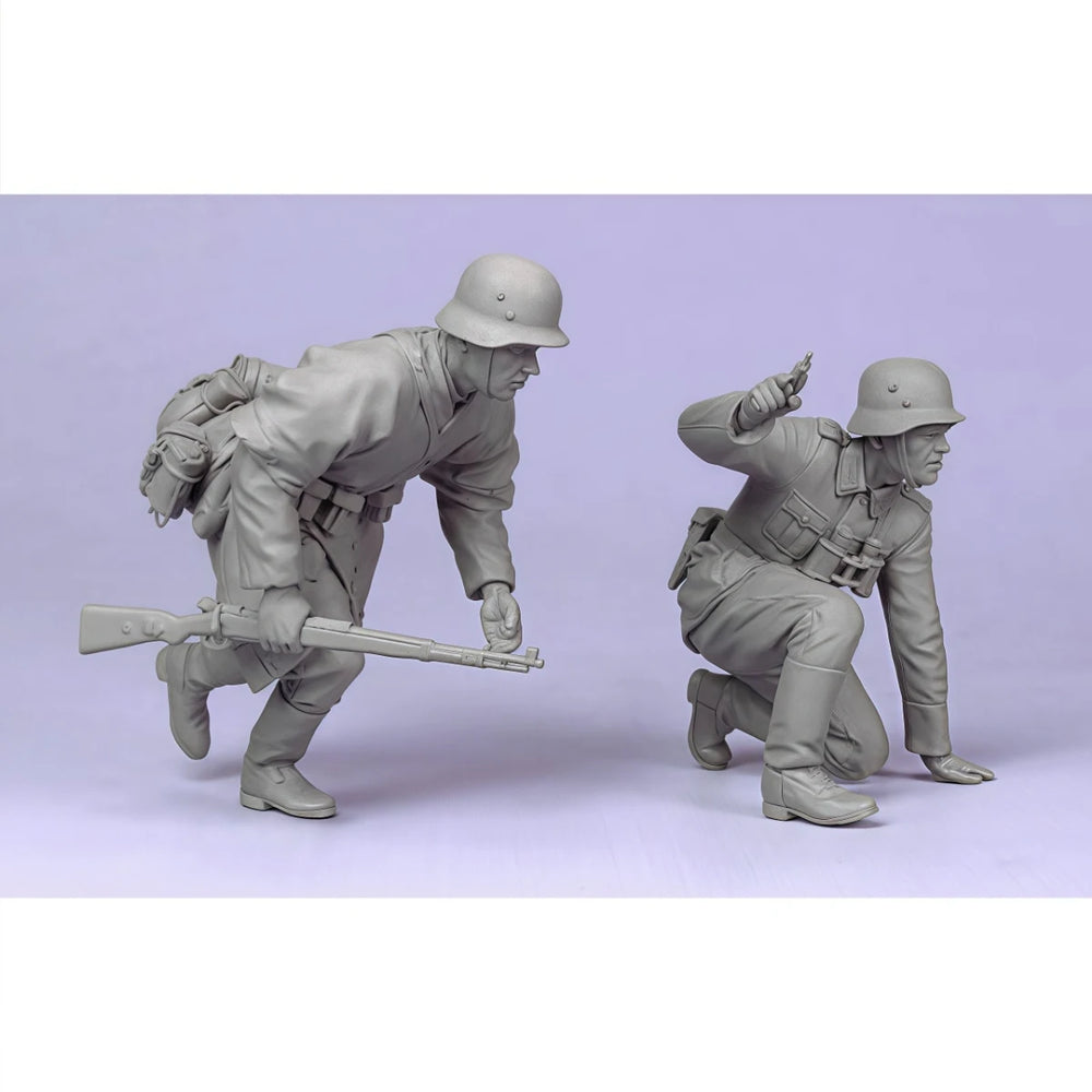 1/35 WWII German Infantry & Officers, 7 Figures, Resin Model Figure Kit, Unassembled and Unpainted