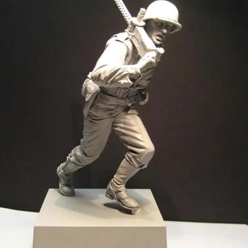 1/16 WWI German Infantryman Charging with Bayonet, Resin Model Figure Kit, Unassembled and Unpainted