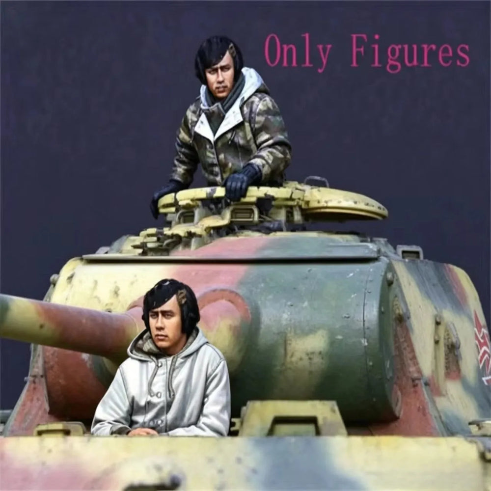 1/35 WWII Soviet Soldiers with Tank, 2 Figures, Resin Model Diorama Kit, Unassembled and Unpainted