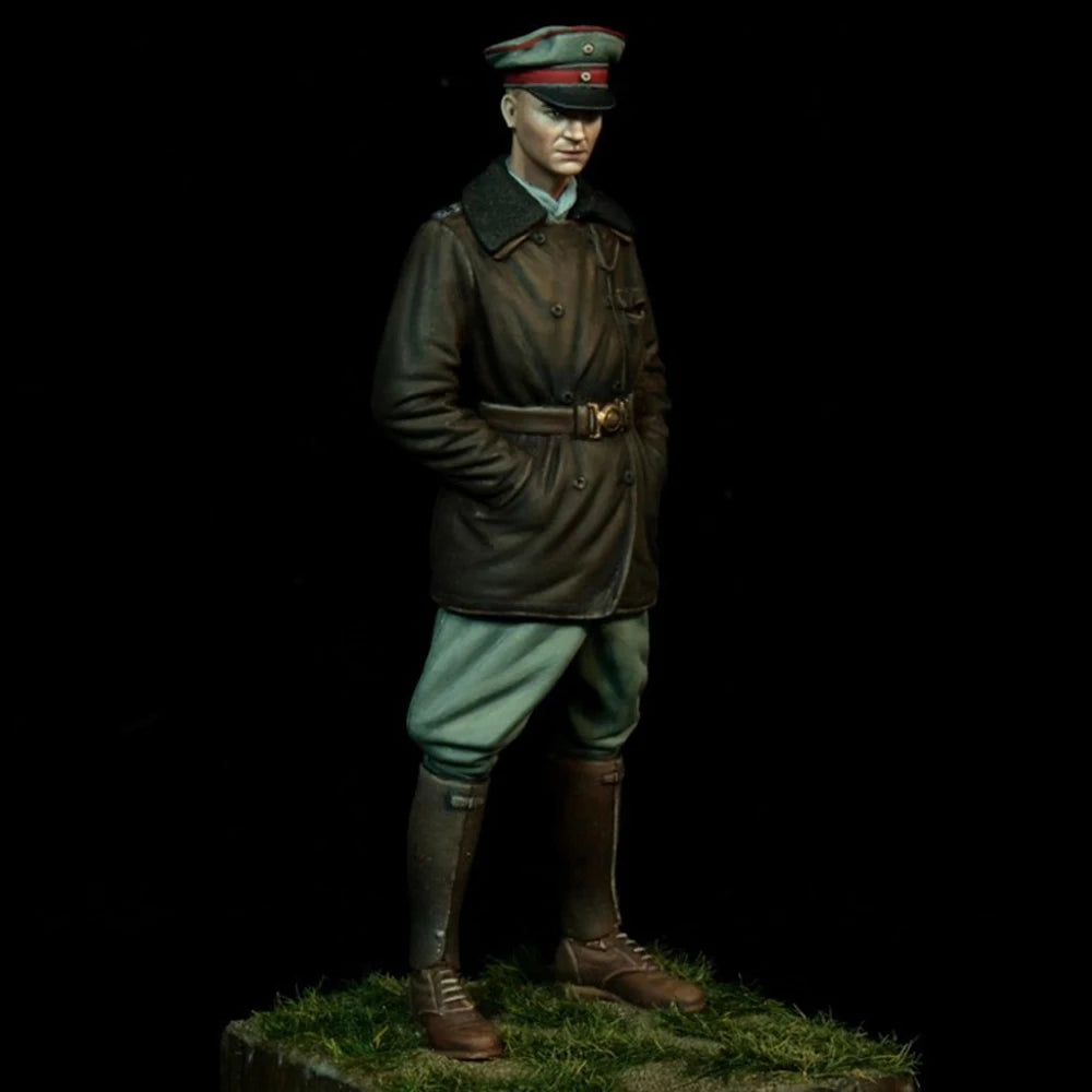 1/24 WWI Officer Winter Uniform, Resin Model Figure Kit, Unassembled and Unpainted
