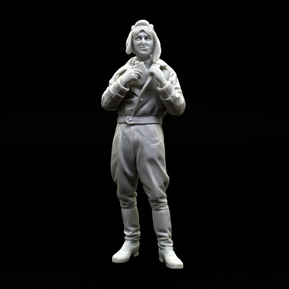 1/35 WWII Tank Soldier, Resin Model Figure Kit, Unassembled and Unpainted