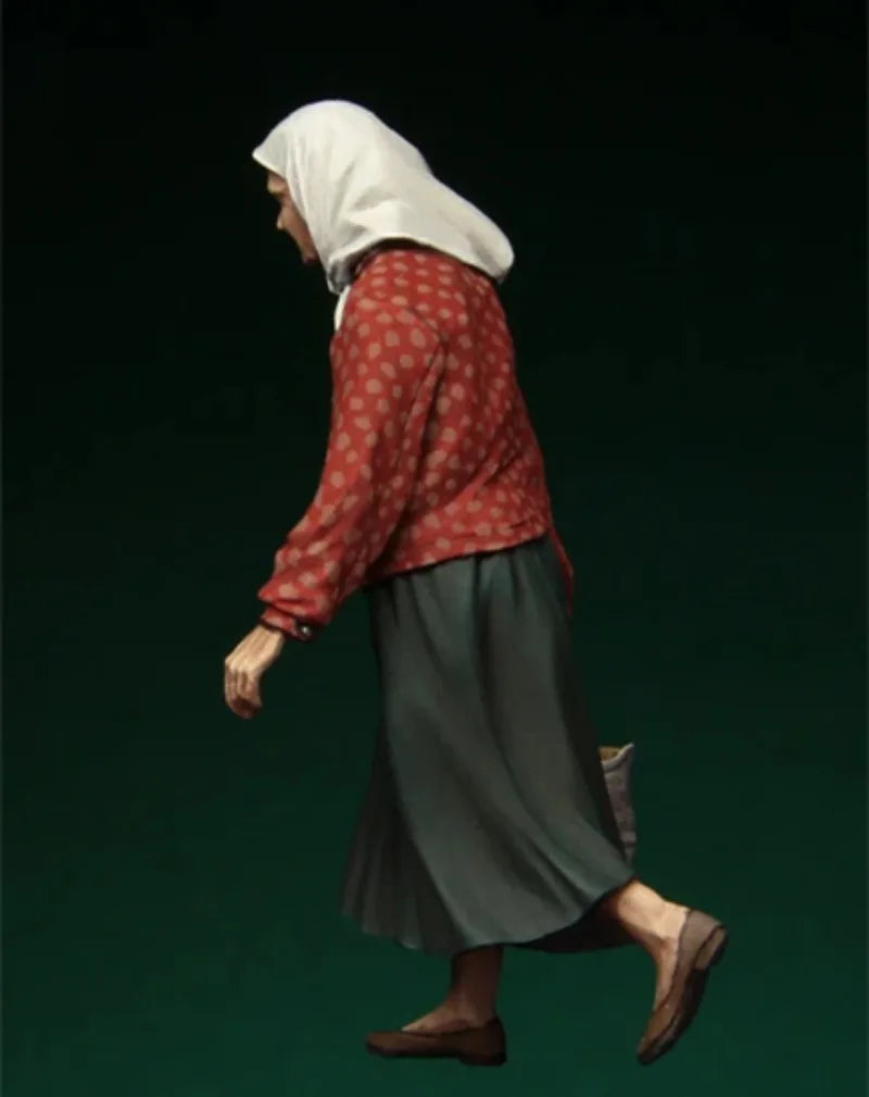 1/35 WWII Russian Refugee Woman in Red Blouse with Headscarf, Resin Model Figure Kit, Unassembled and Unpainted