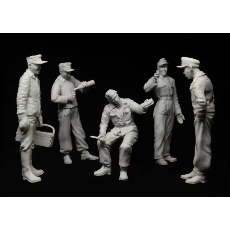 1/35 WWII German Officer Briefing Panzer Crew, 5 Figures, Resin Model Figure Kit, Unassembled and Unpainted