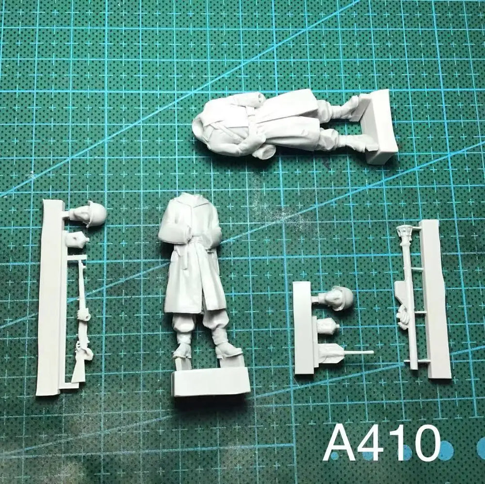 1/35 WWII US Army Anti-Tank Team, 2 Figures, Resin Model Figure Kit, Unassembled and Unpainted