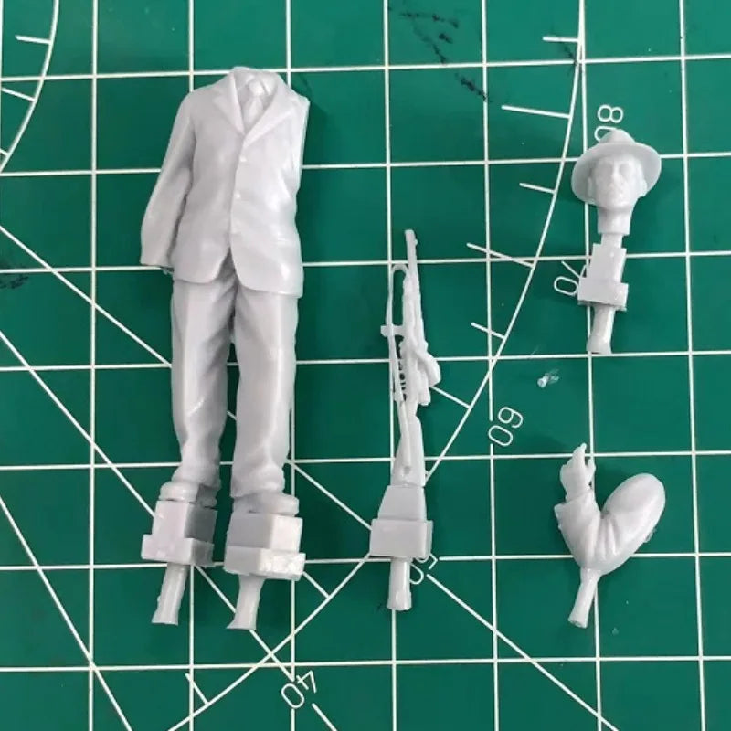 1/35 WWII Italian Soldier with Rifle, Resin Model Figure Kit, Unassembled and Unpainted