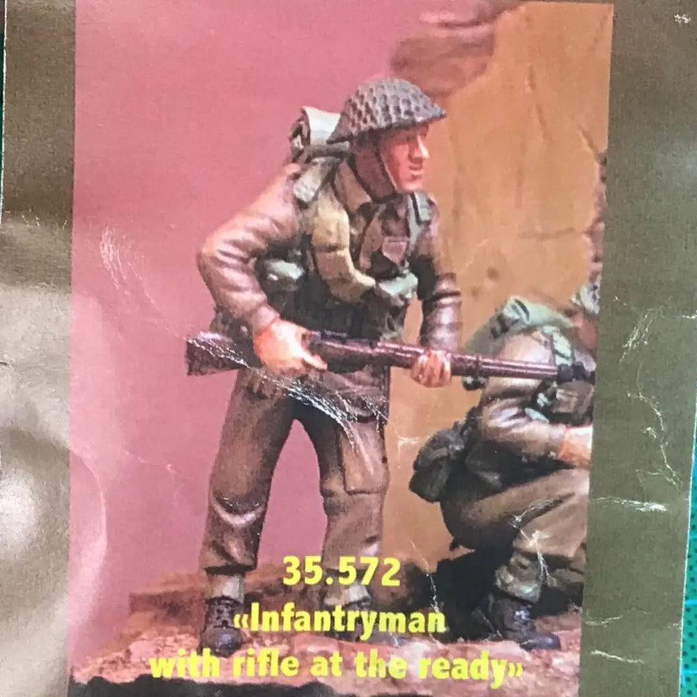 1/35 WWI Infantryman in Combat Stance, Resin Model Figure Kit, Unassembled and Unpainted