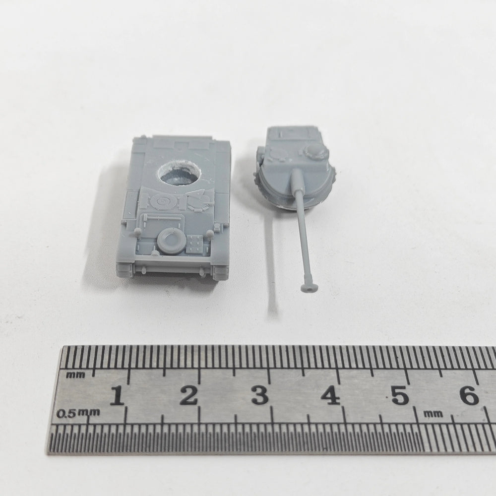 1/144 Cold War AMX-13 Light Tank, Resin Model Vehicle Kit, Unassembled and Unpainted