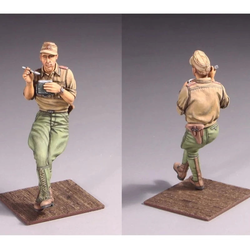 1/35 WWII German Officer with Spectacles and Binoculars, Resin Model Figure Kit, Unassembled and Unpainted