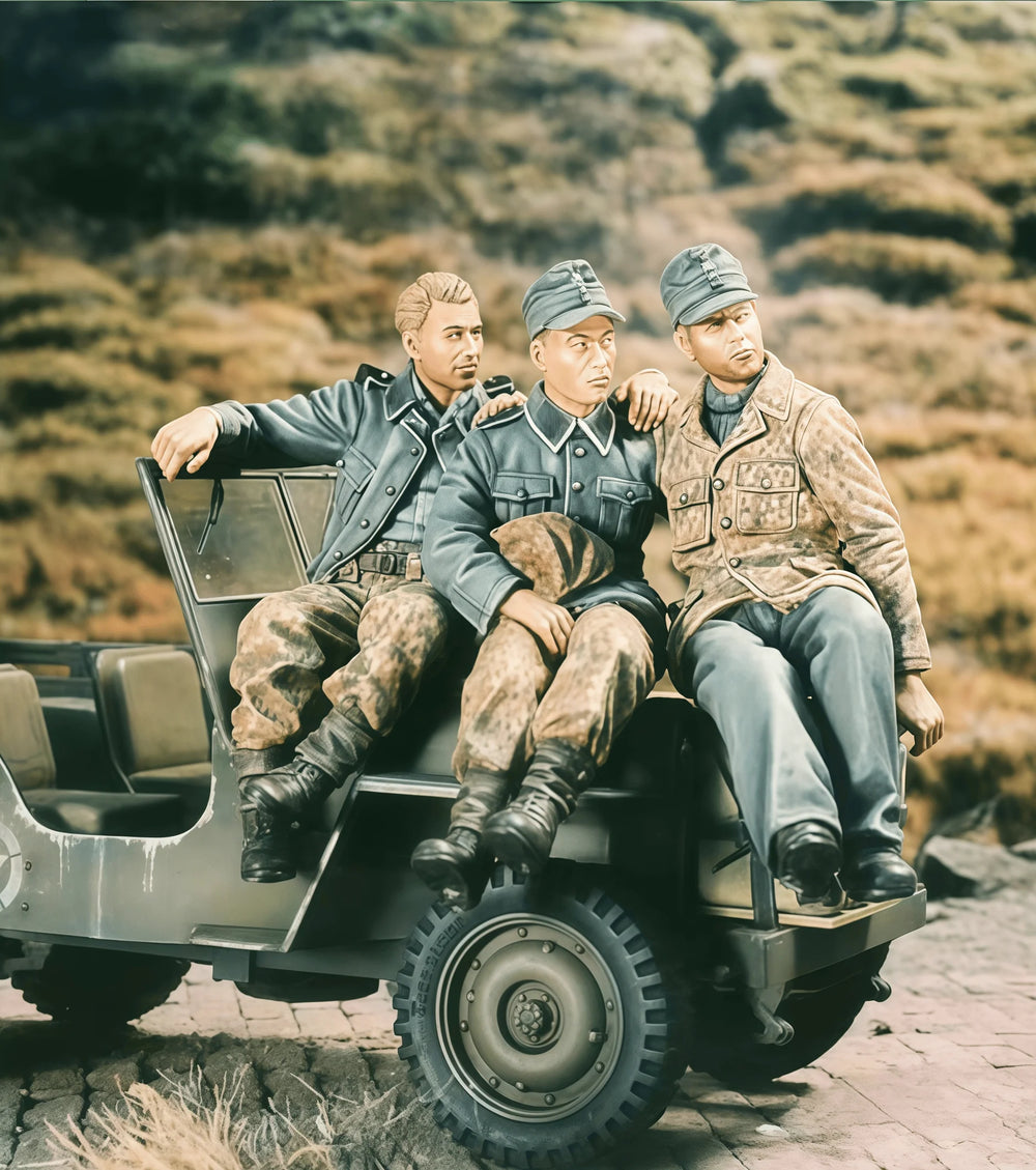 1/35 WWII German Soldiers Resting, 3 Figures, Resin Model Figure Kit, Unassembled and Unpainted