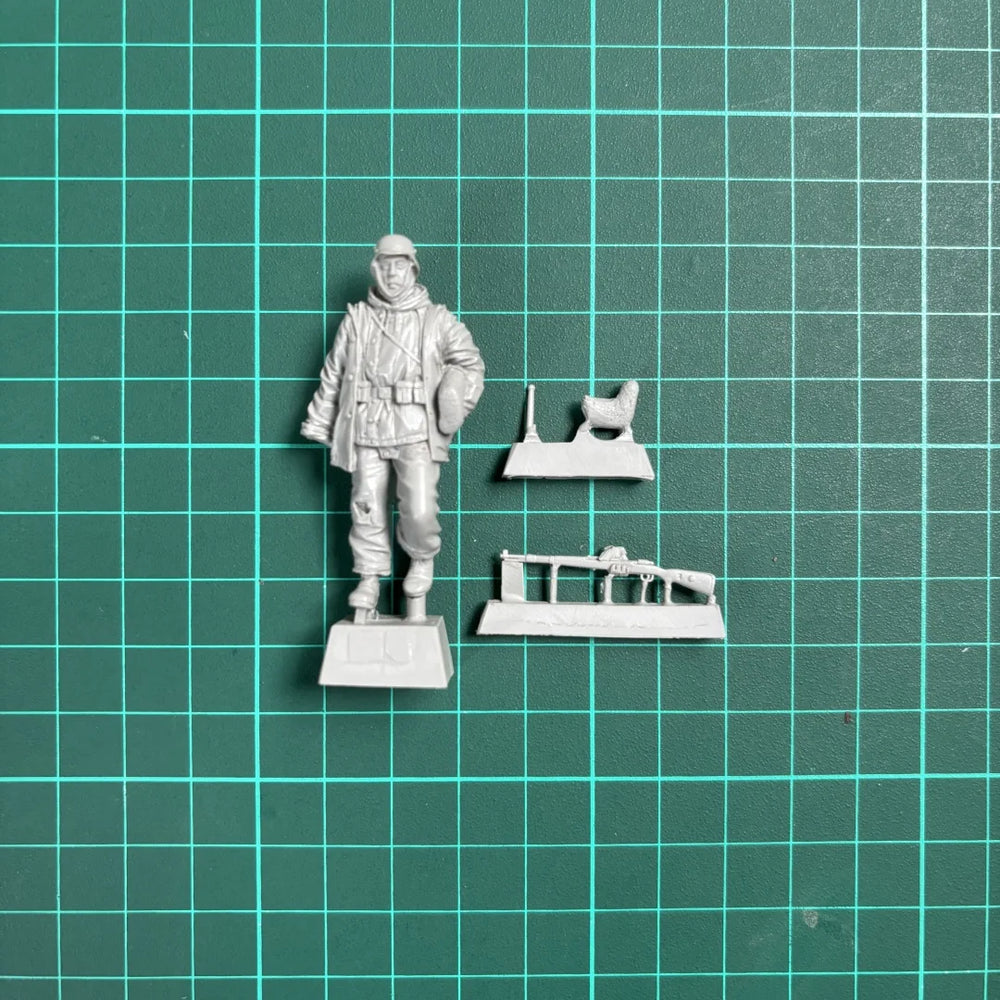 1/35 WWII German Infantry Advancing, Resin Model Figure Kit, Unassembled and Unpainted