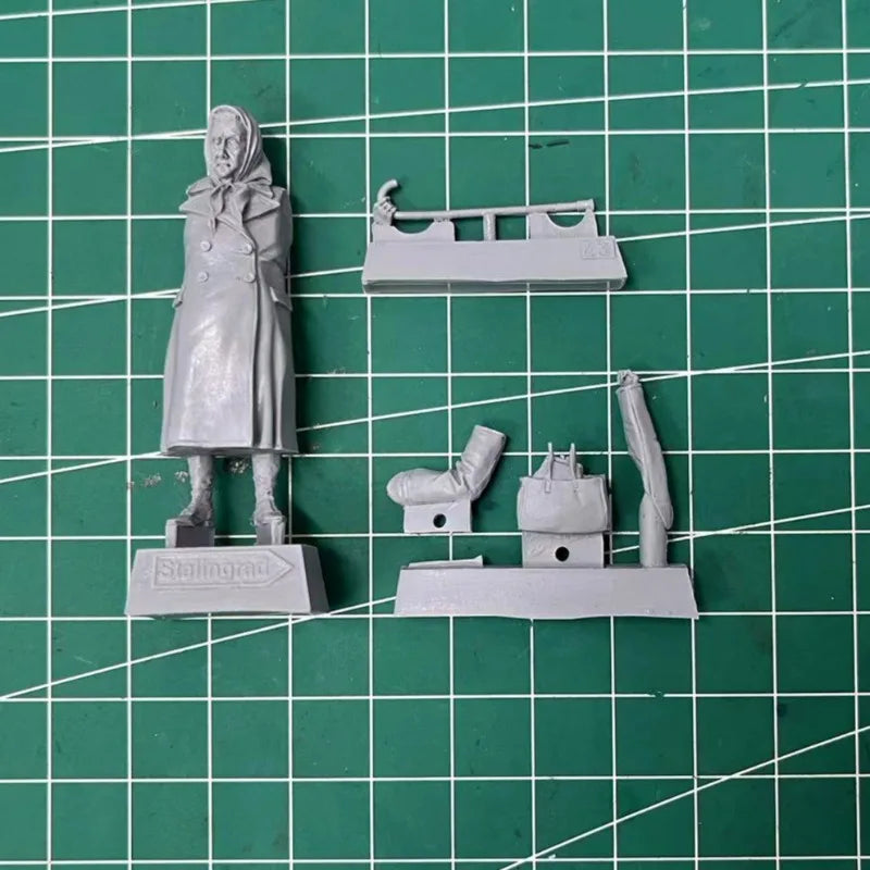 1/35 Historical European Woman, Resin Model Figure Kit, Historical Theme, Unassembled and Unpainted
