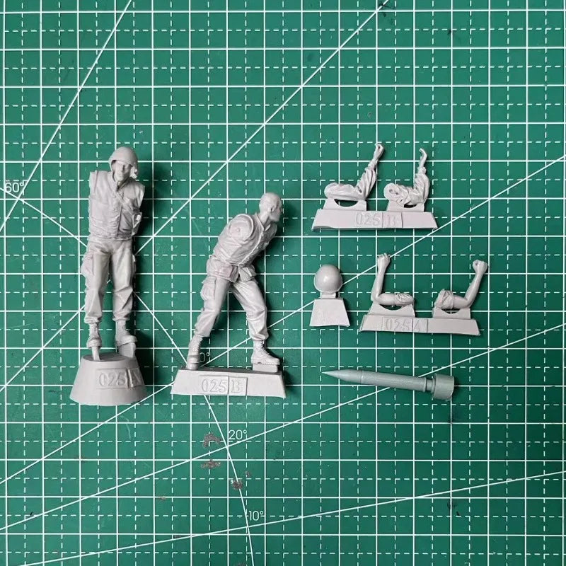 1/35 Vietnam War USMC ONTOS Crew, 2 Figures, Resin Model Figure Kit, Unassembled and Unpainted