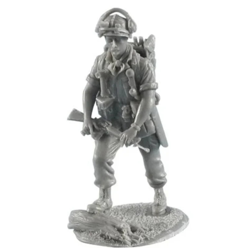 1/35 Vietnam War US Radio Operator, Resin Model Figure Kit, Unassembled and Unpainted