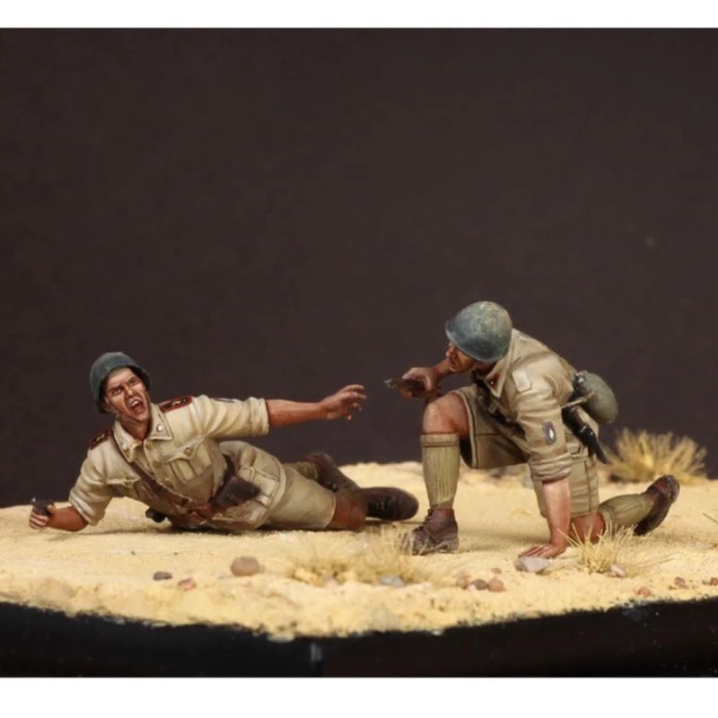 1/35 WWII North Africa Infantry, 2 Figures, Resin Model Figure Kit, Unassembled and Unpainted