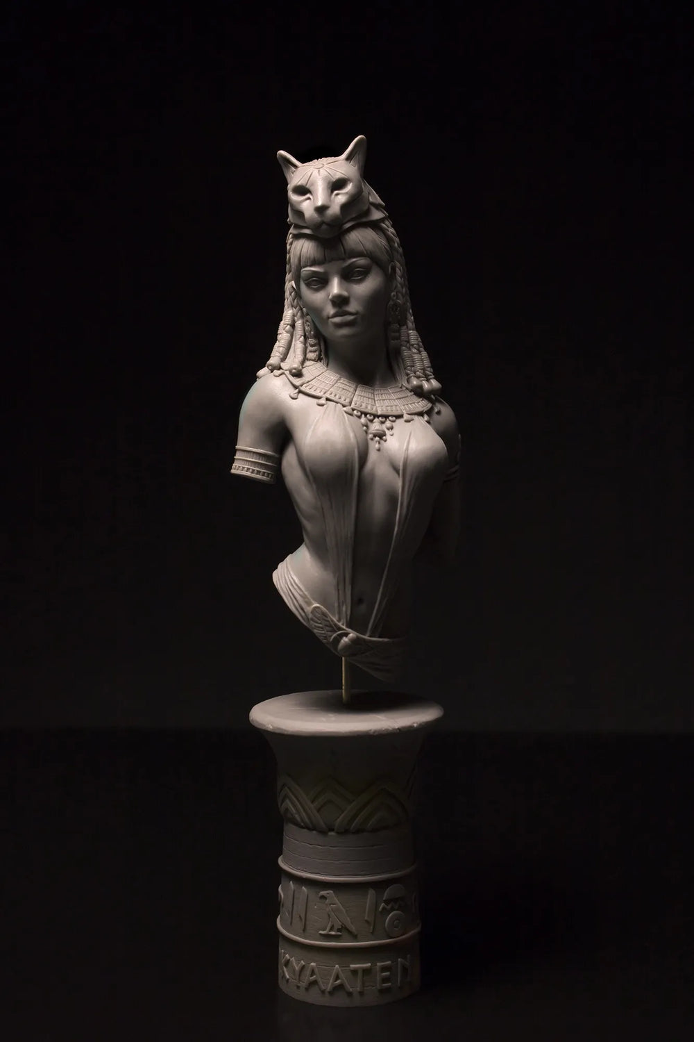 1/10 Ancient Egyptian Queen with Cat Crown and Braided Wig, Resin Model Bust Kit, Unassembled and Unpainted
