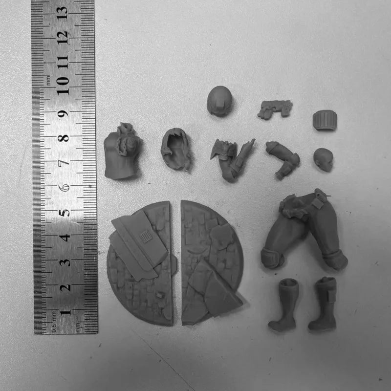 1/24 Blonde Commando in Powered Battle Suit, Resin Model Figure Kit, Sci-Fi Theme, Unassembled and Unpainted