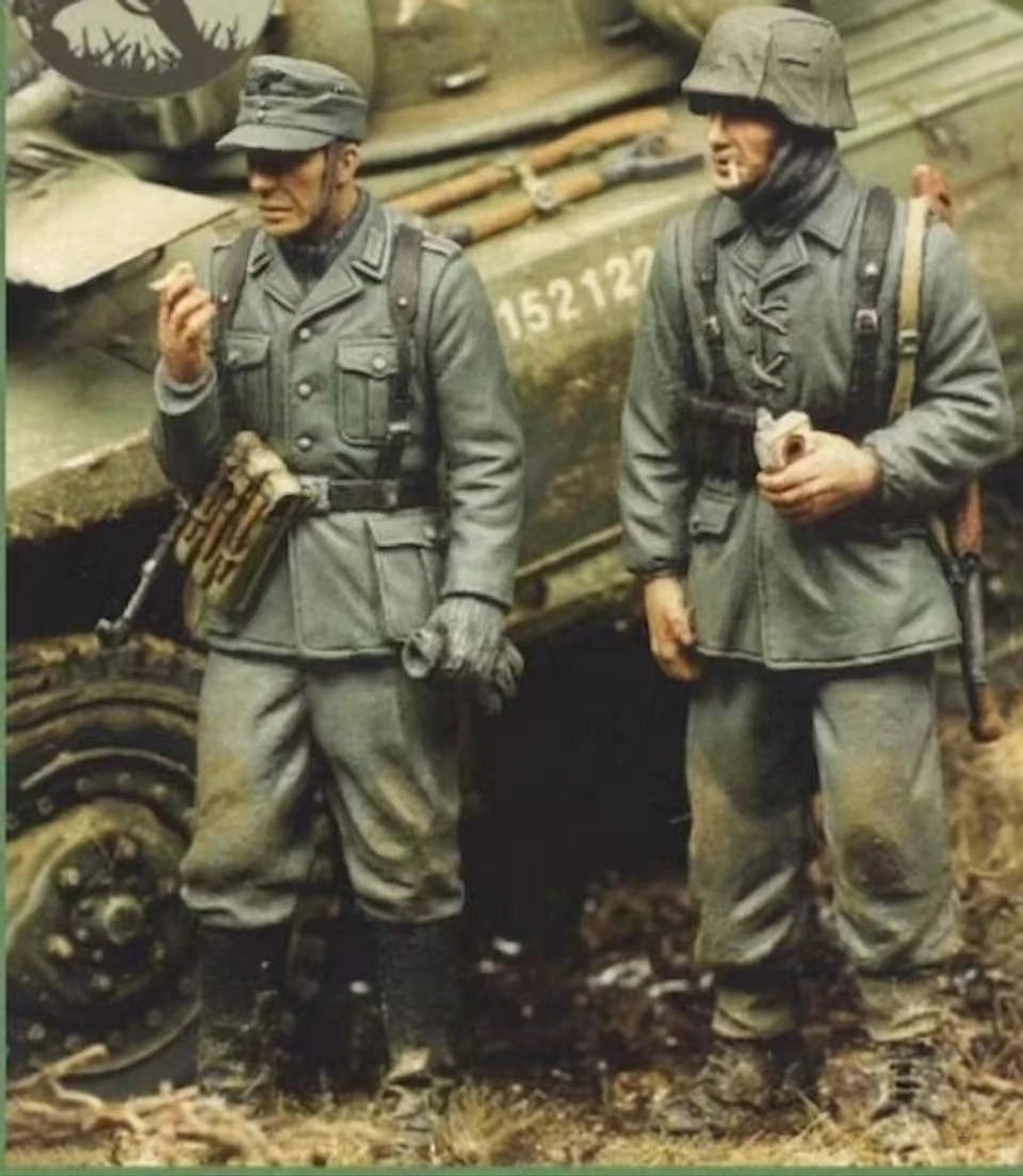 1/35 WWII German Infantry Squad at Rest, 2 Figures, Resin Model Figure Kit, Unassembled and Unpainted