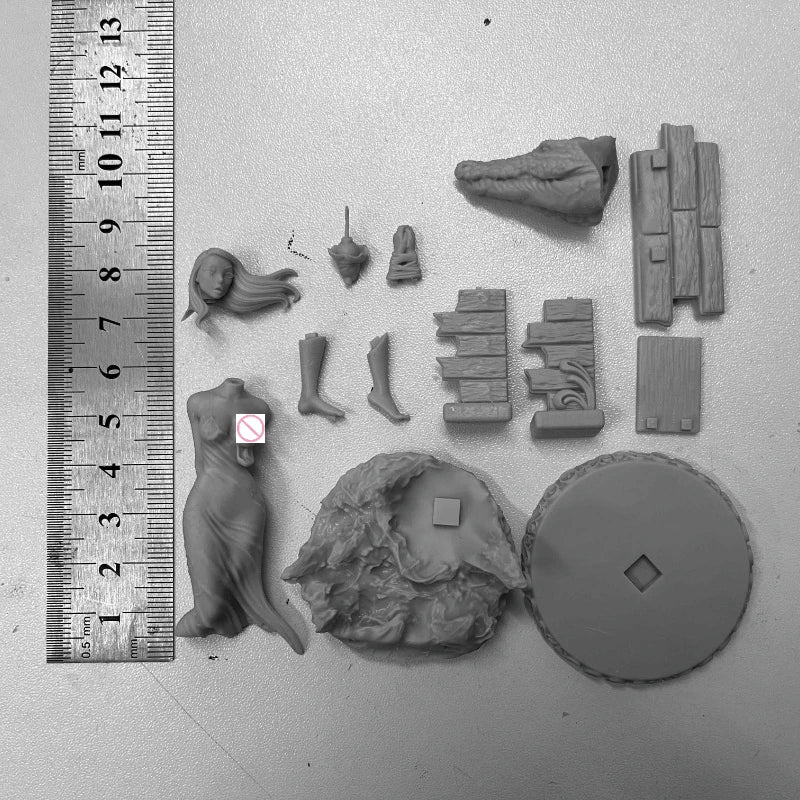 1/24 Girl with Crocodile Companion, Resin Model Figure Kit, Fantasy Theme, Unassembled and Unpainted