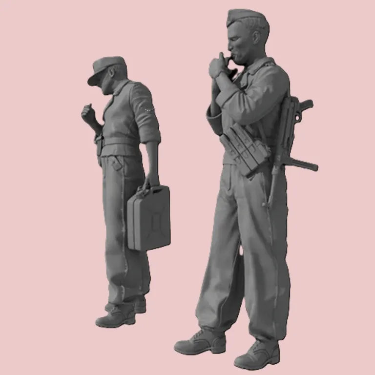 1/35 WWII German Officer with Briefcase and Rifleman, 2 Figures, Resin Model Figure Kit, Unassembled and Unpainted