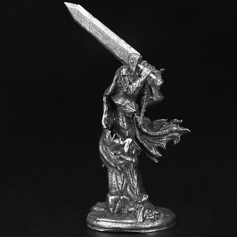 Sorceress with Raised Greatsword, Resin Model Figure Kit, Fantasy Theme, Unassembled and Unpainted