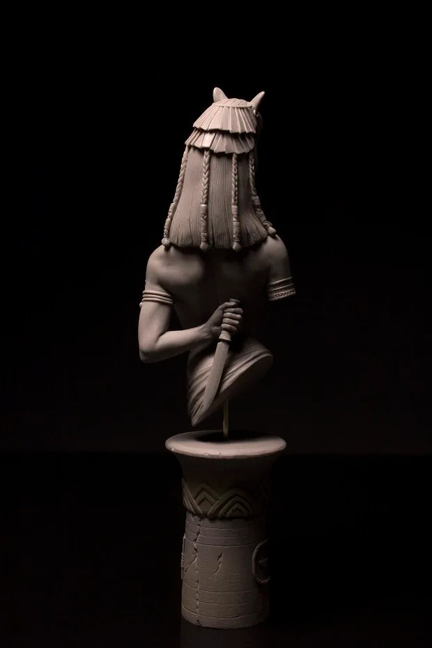 1/10 Ancient Egyptian Queen with Cat Crown and Braided Wig, Resin Model Bust Kit, Unassembled and Unpainted