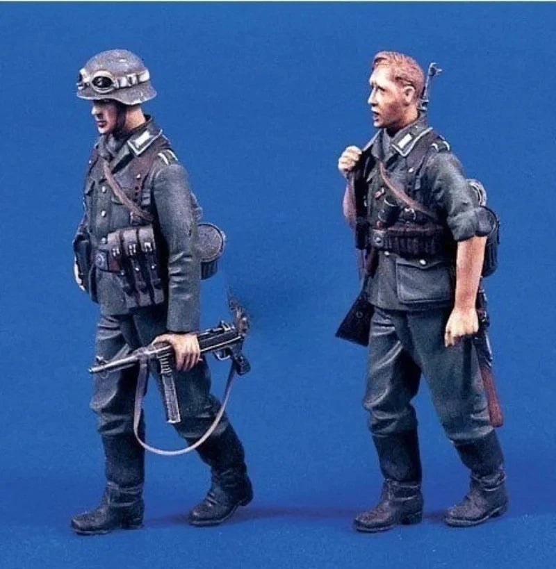 1/35 WWII German MP40 Gunner and Rifleman, 2 Figures, Resin Model Figure Kit, Unassembled and Unpainted