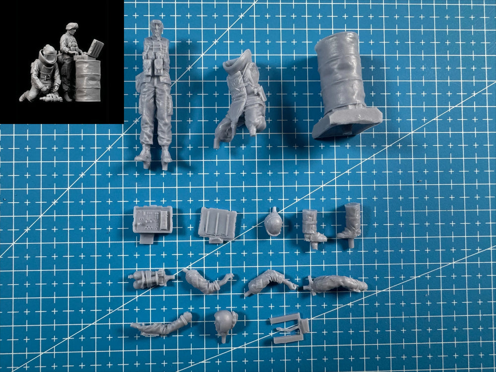 1/35 Modern Bio-Soldier, 2 Figures, Resin Model Figure Kit, Unassembled and Unpainted
