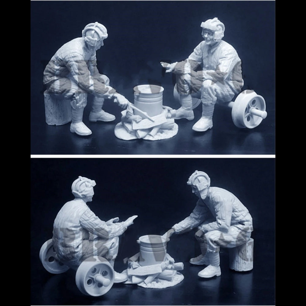 1/35 Cold War Soviet Tank Crew Loading Ammunition, 3 Figures, Resin Model Figure Kit, Unassembled and Unpainted