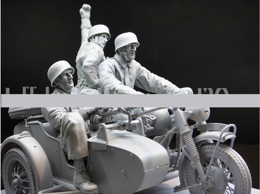 1/16 WWII German Soldiers with Motorcycle, 3 Figures, Resin Model Figure Kit, Unassembled and Unpainted