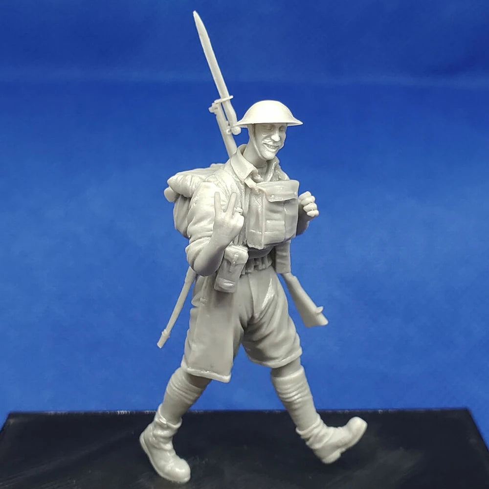 1/35 WWII British Infantryman Charging with Bayonet, Resin Model Figure Kit, Unassembled and Unpainted