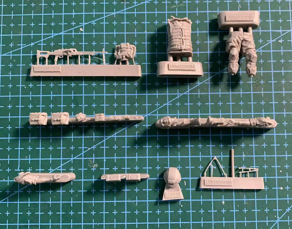 1/35 Modern Russian PKM Machine Gunner, Resin Model Figure Kit, Unassembled and Unpainted