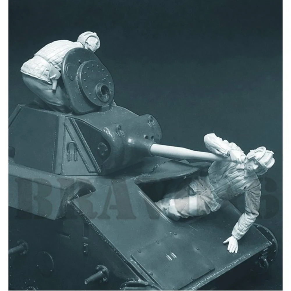 1/35 WWII Soviet T-70 Commander and Gunner, 3 Figures, Resin Model Figure Kit, Unassembled and Unpainted