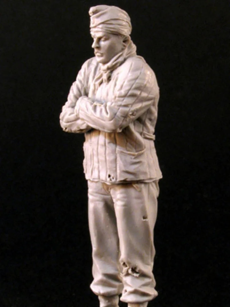 1/35 WWII Soviet Infantryman with Bandaged Head, Resin Model Figure Kit, Unassembled and Unpainted