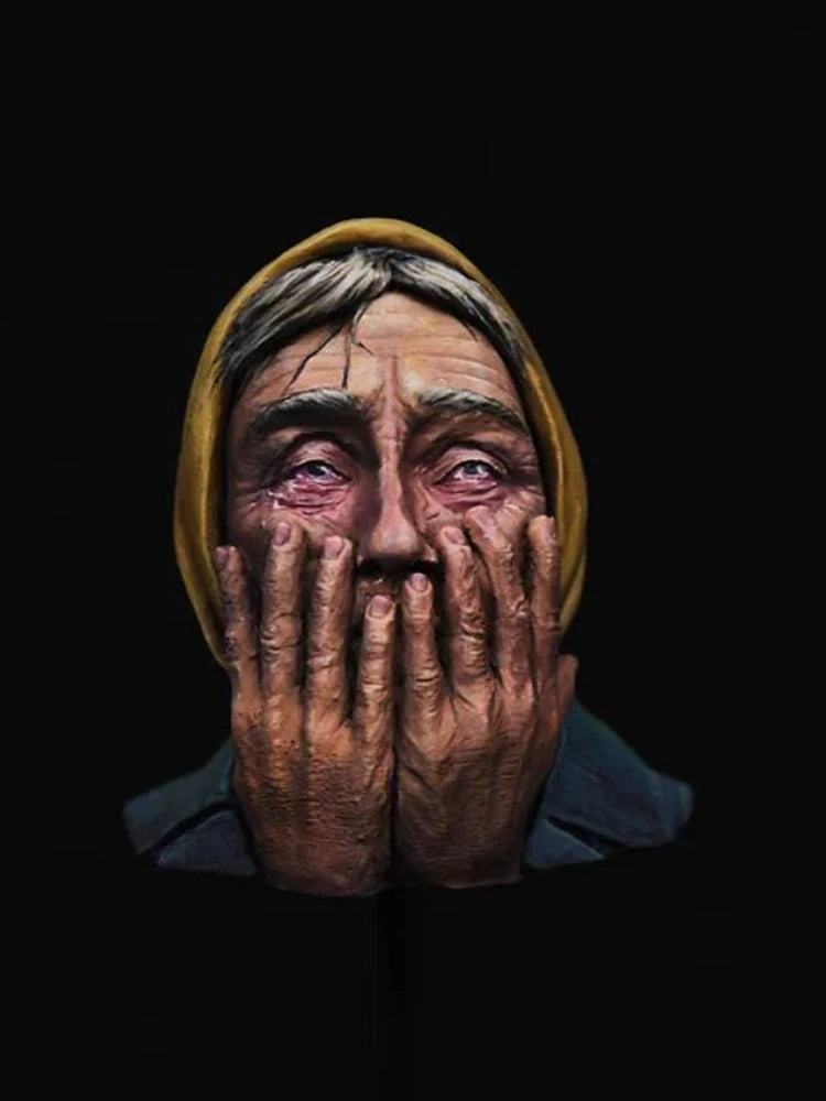 1/10 Aged Woman in Anguish with Hood, Resin Model Bust Kit, Fantasy Theme, Unassembled and Unpainted