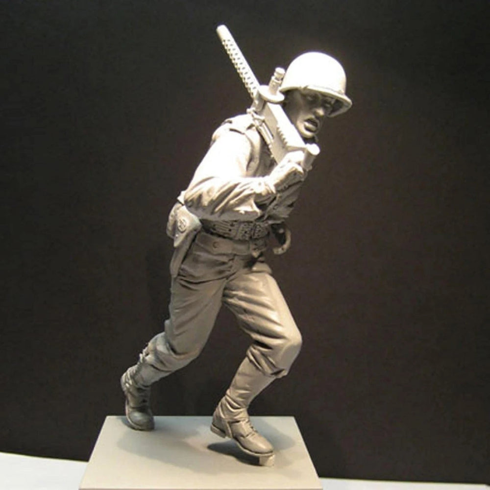 1/16 WWII US Infantryman Charging with Bayonet, Resin Model Figure Kit, Unassembled and Unpainted