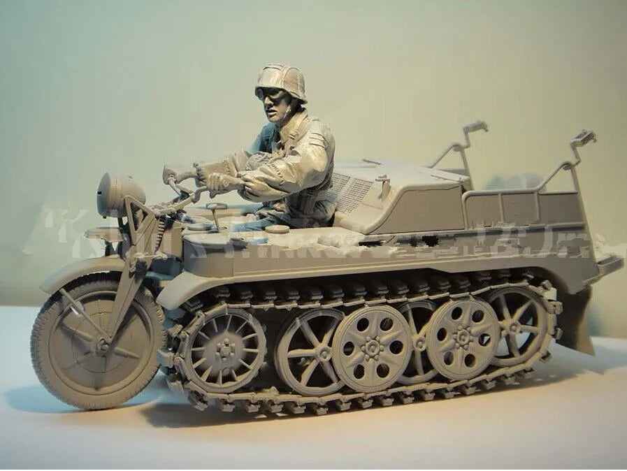 1/16 WWII German Motorcyclist with Sidecar, Resin Model Figure Kit, Unassembled and Unpainted