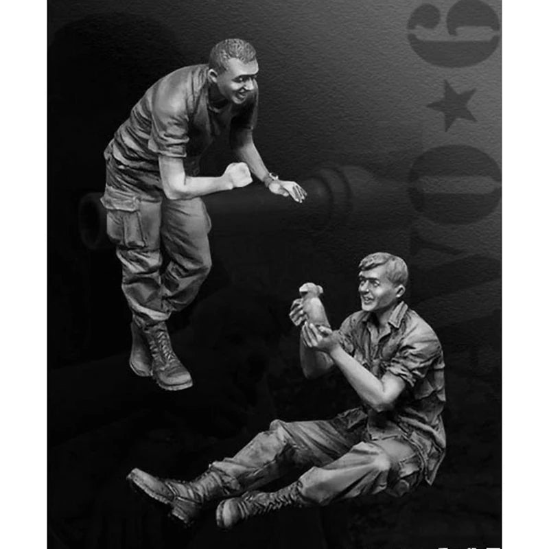 1/35 Modern Tactical Instructor Briefing Soldier, 2 Figures, Resin Model Figure Kit, Unassembled and Unpainted