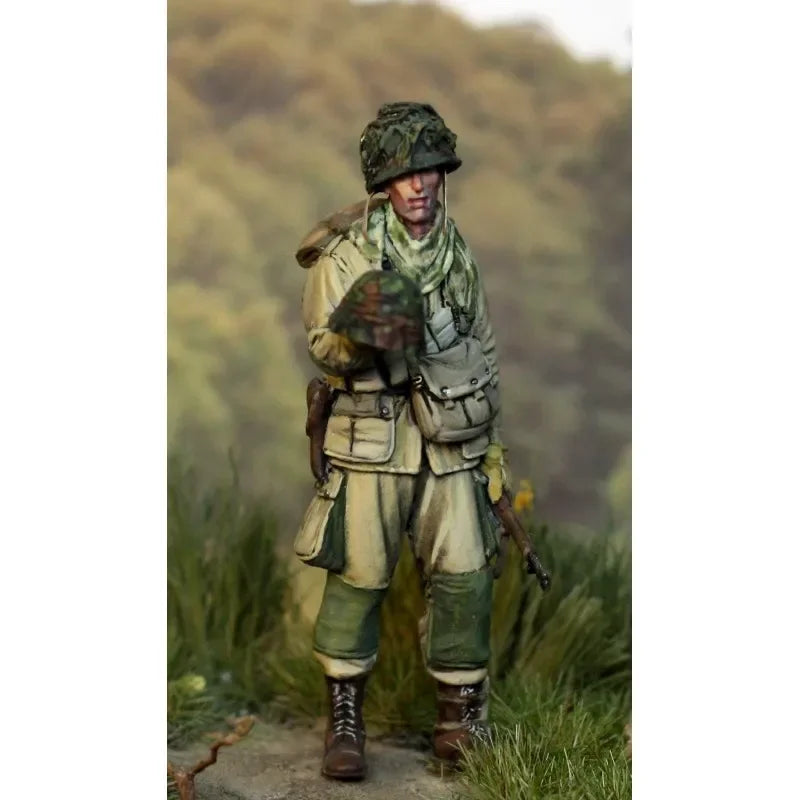 1/35 WWII US Airborne Soldier, Resin Model Figure Kit, Unassembled and Unpainted