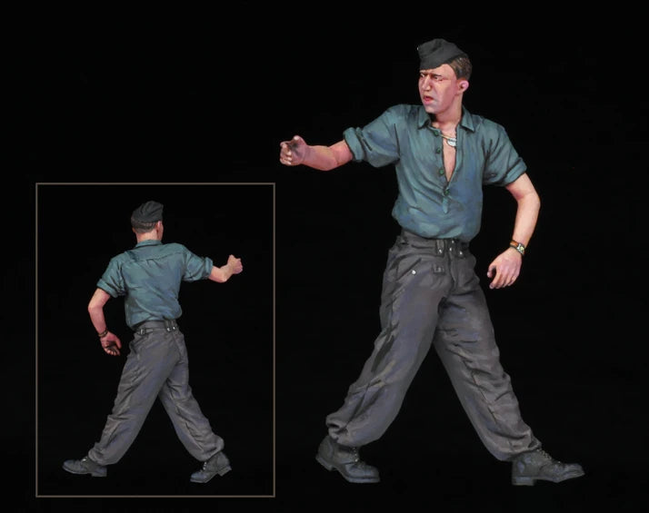 1/35 WWII German Officer Gesturing Orders, Resin Model Figure Kit, Unassembled and Unpainted