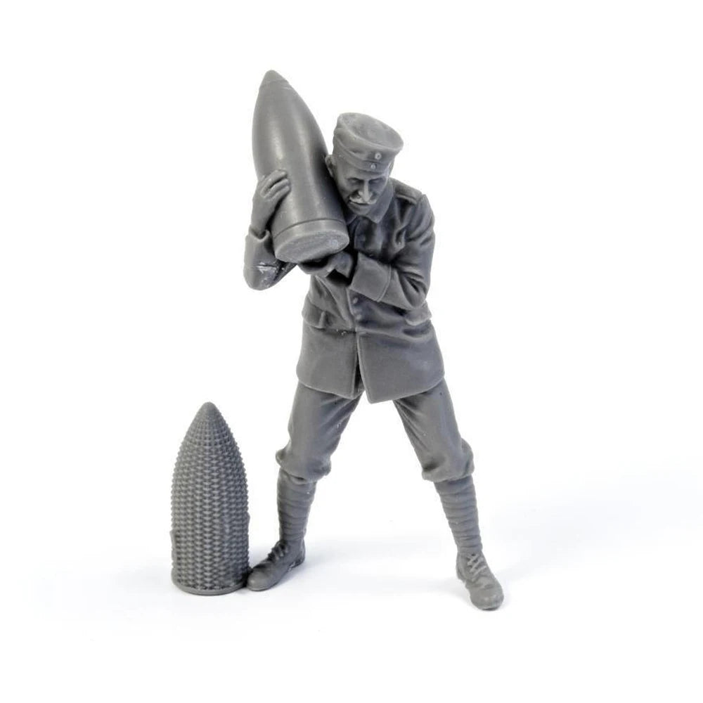 1/35 WWII Artillery Loader, Resin Model Figure Kit, Unassembled and Unpainted