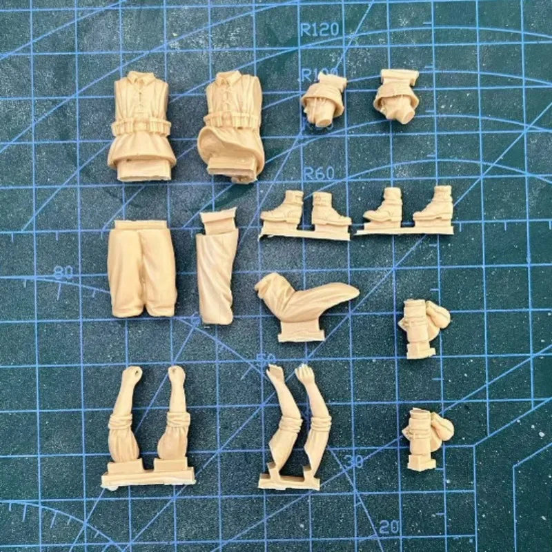 1/35 WWII Infantry Climbing Tank, 2 Figures, Resin Model Figure Kit, Unassembled and Unpainted